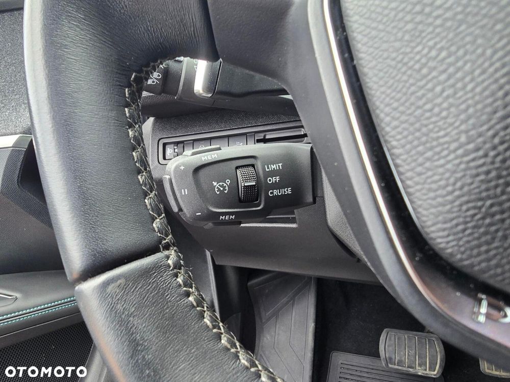 Peugeot 5008 1.2 PureTech mHEV Allure Pack S&S e-DCS6 - 25