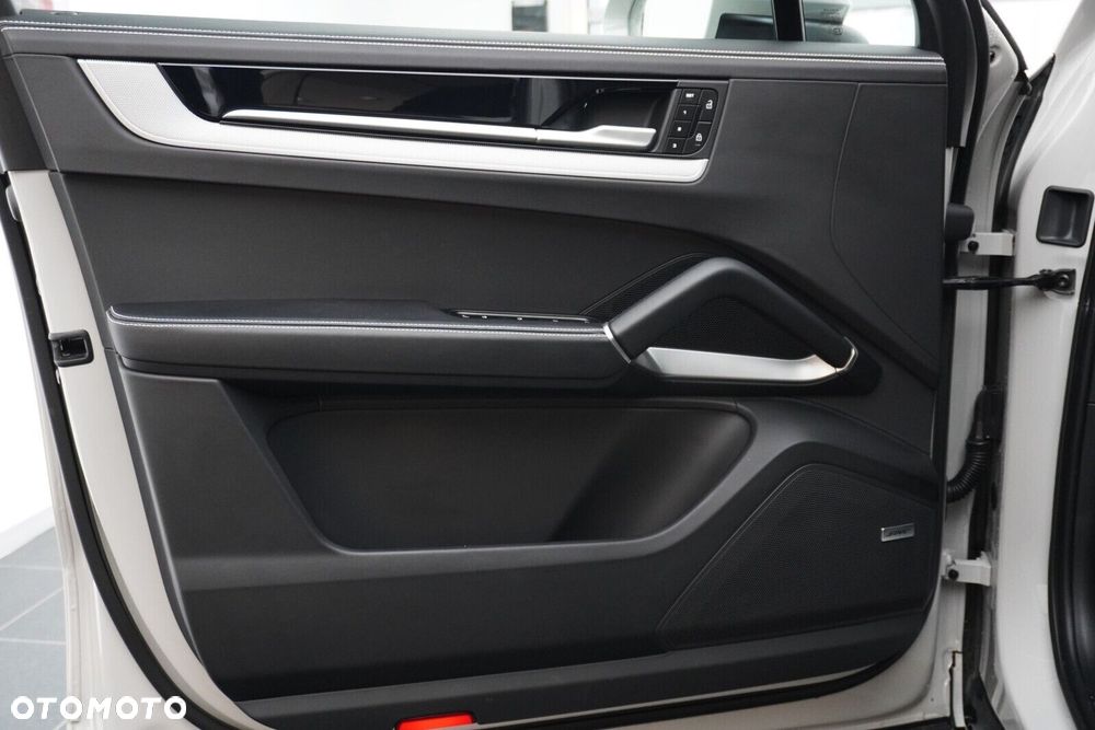 Porsche Cayenne S E-Hybrid PHEV - 11