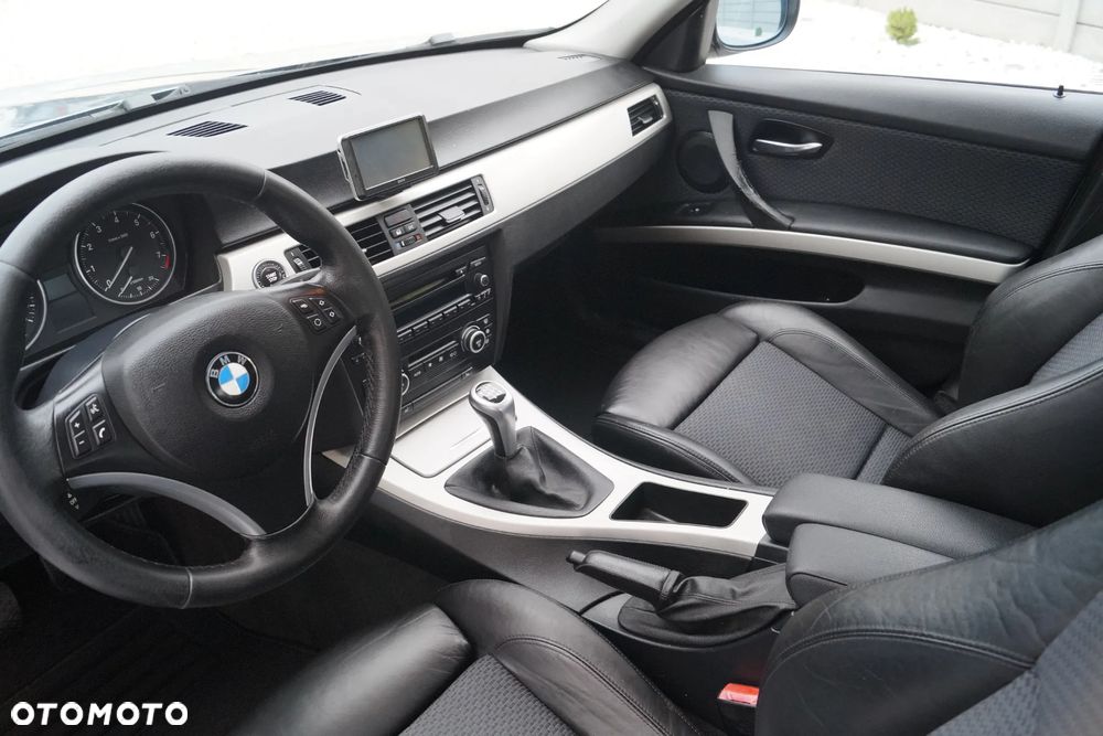 BMW Seria 3 325i - 27
