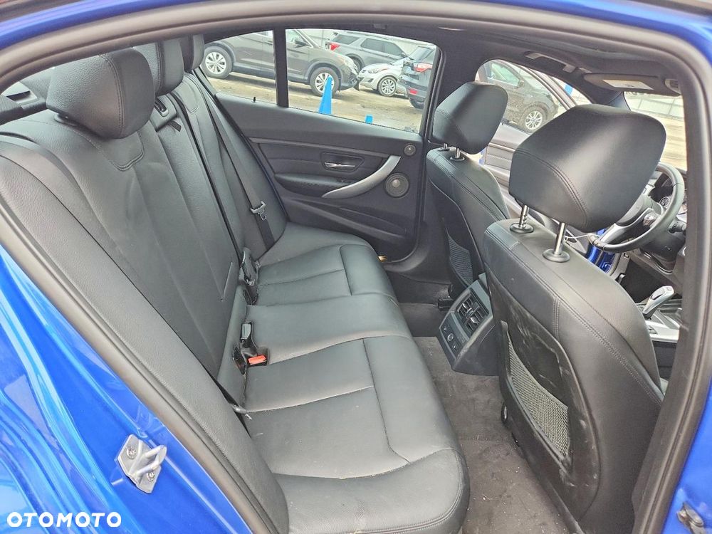 BMW Seria 3 328i xDrive Sport-Aut - 9