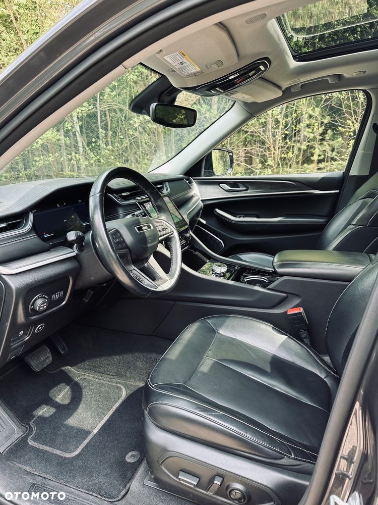 Jeep Grand Cherokee - 22