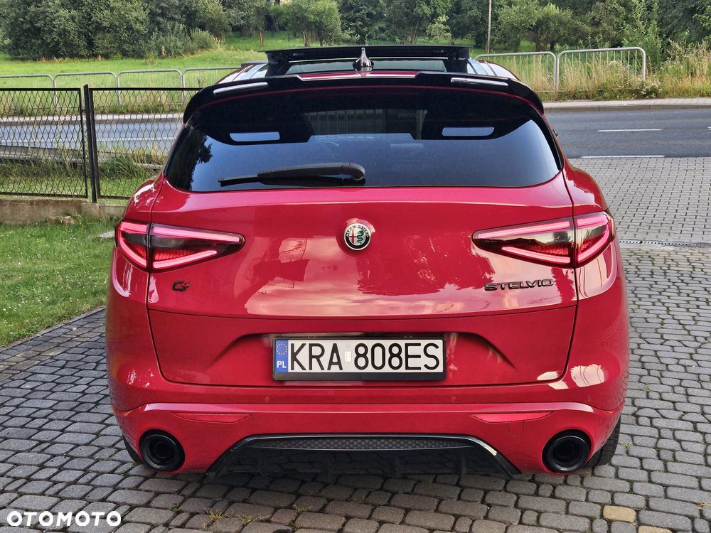 Alfa Romeo Stelvio 2.0 Turbo 16V AT8-Q4 Veloce Ti - 4