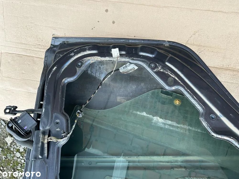 drzwi tył tylne lewe Ford Fiesta mk7 - 8