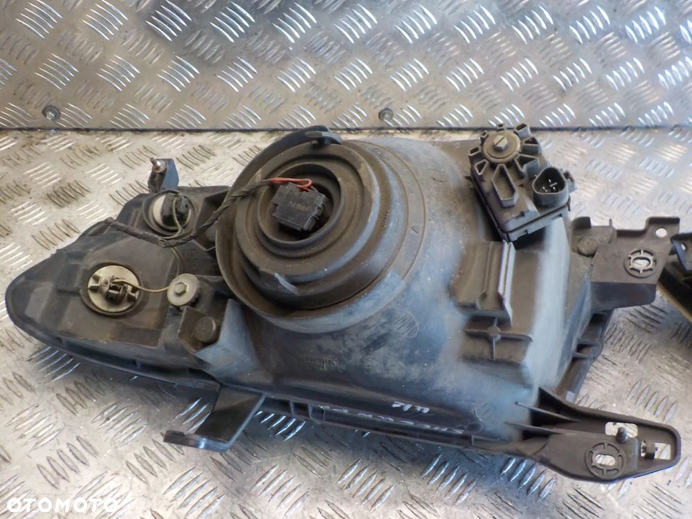 MITSUBISHI PAJERO III SHOGUN LAMPA PRAWA PRZÓD UK - 5