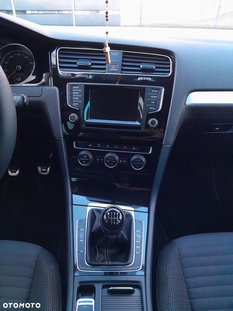 Volkswagen Golf 2.0 TDI BlueMotion Technology Cup - 38