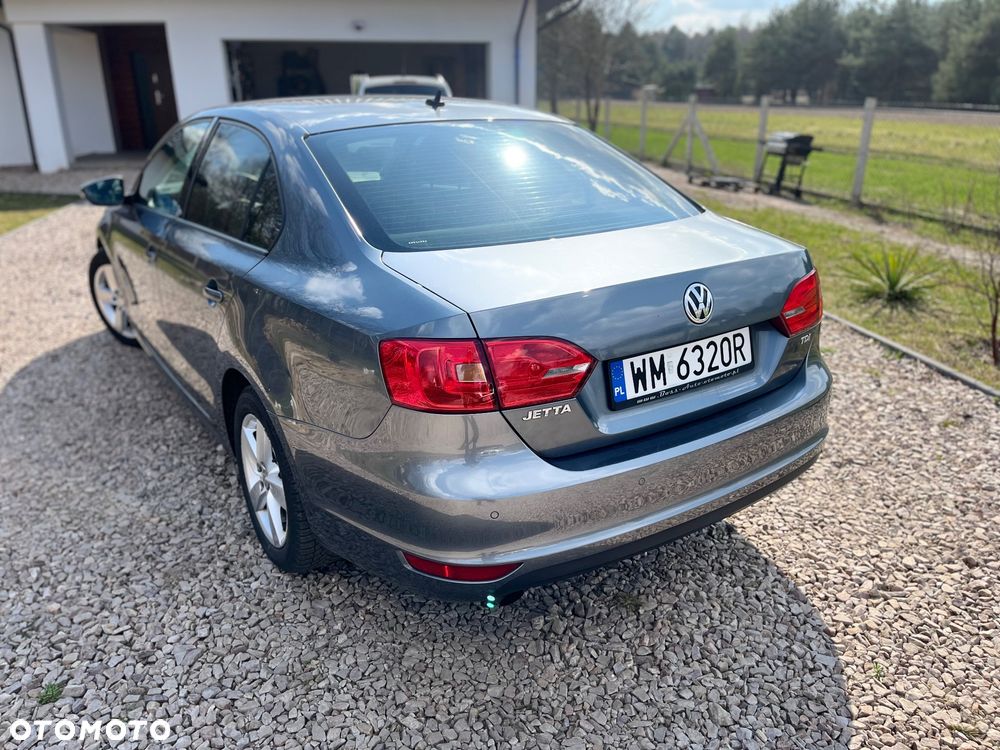 Volkswagen Jetta 1.6 TDI Highline Optimum DSG - 23