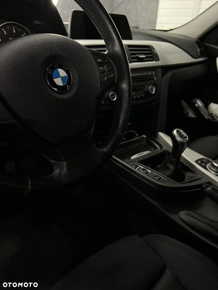 BMW Seria 3 320d - 19