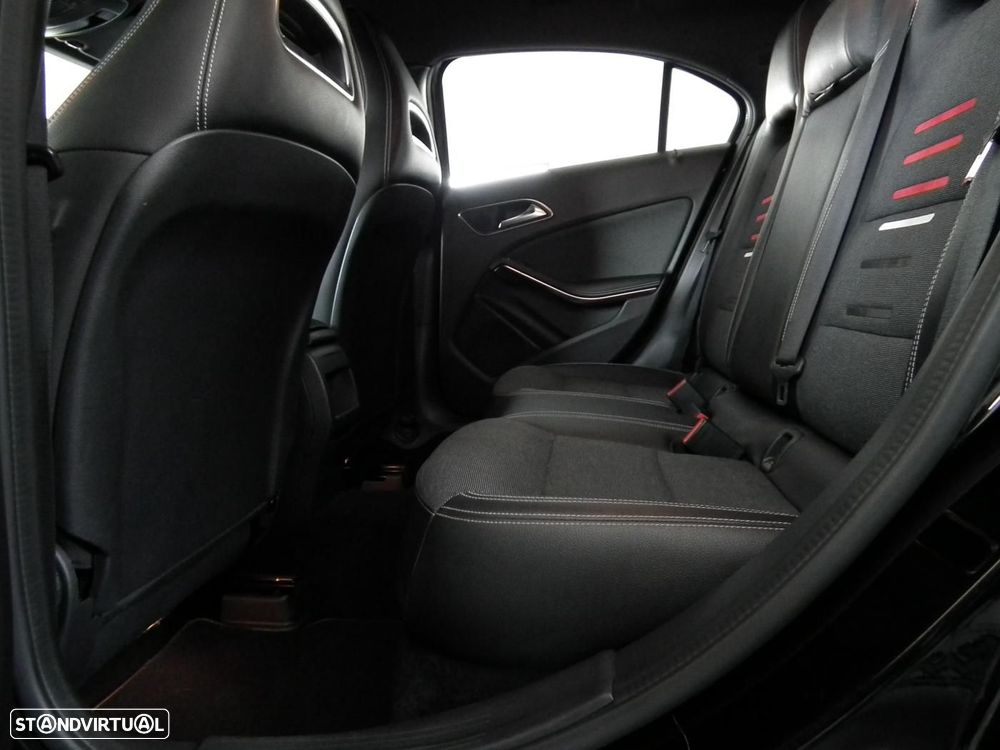 Mercedes-Benz A 180 d AMG Line - 12