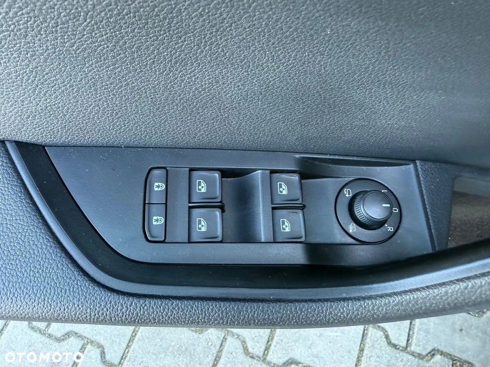 Skoda Superb 2.0 TDI Ambition DSG - 35