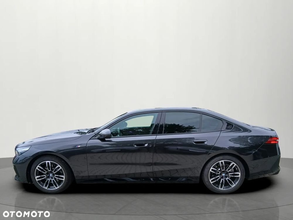 BMW Seria 5 520d xDrive mHEV M Sport - 3