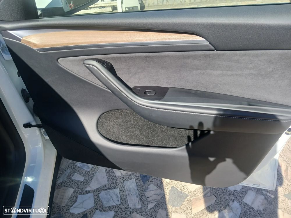 Tesla Model Y Performance Tração Integral - 31