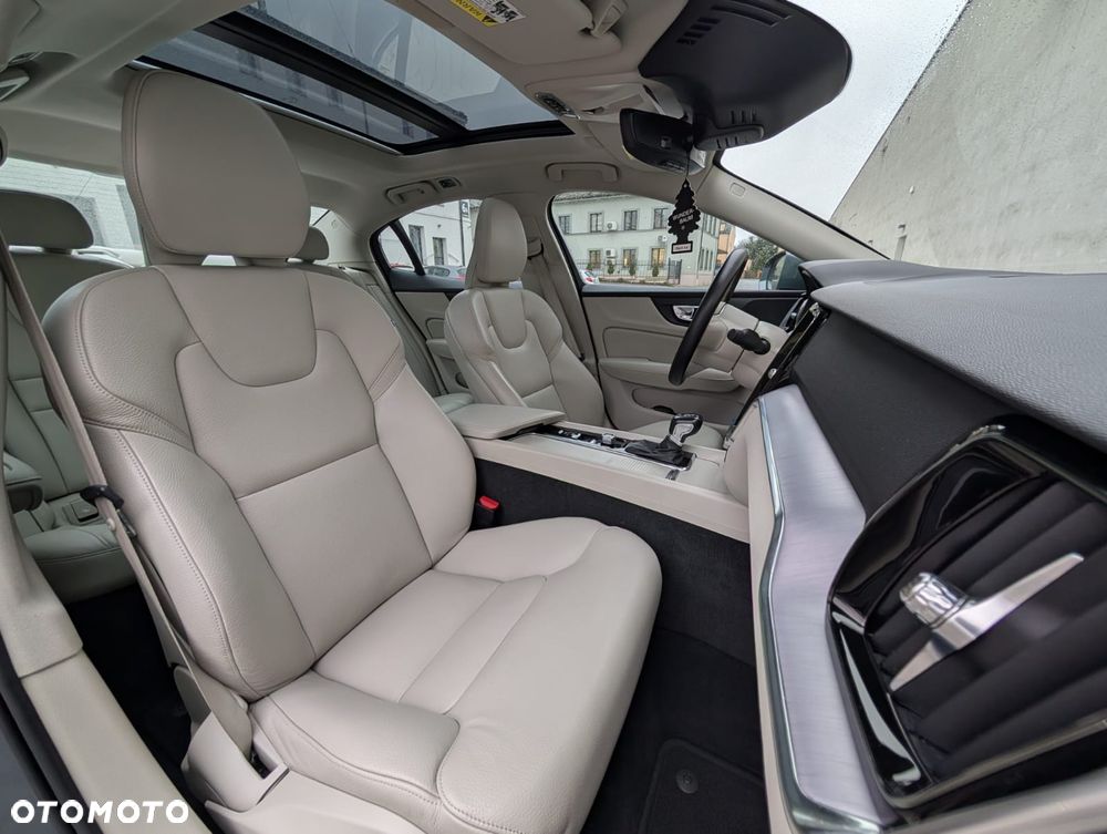 Volvo S60 T5 Momentum Pro - 26