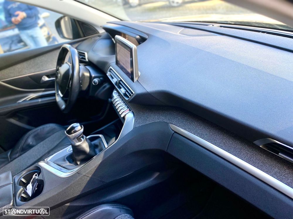 Peugeot 3008 1.5 BlueHDi Allure - 26