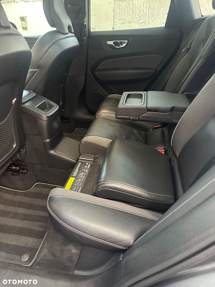 Volvo XC 60 T8 Twin Engine AWD Geartronic RDesign - 39