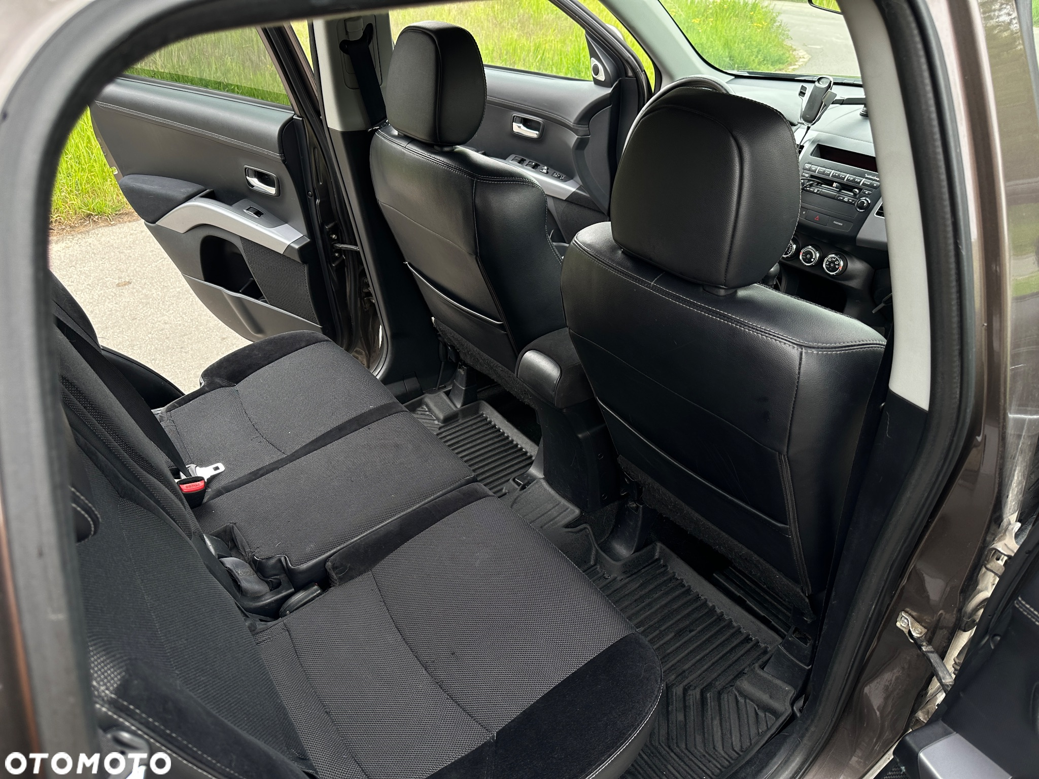 Mitsubishi Outlander 2.0 DID Intense + - 12