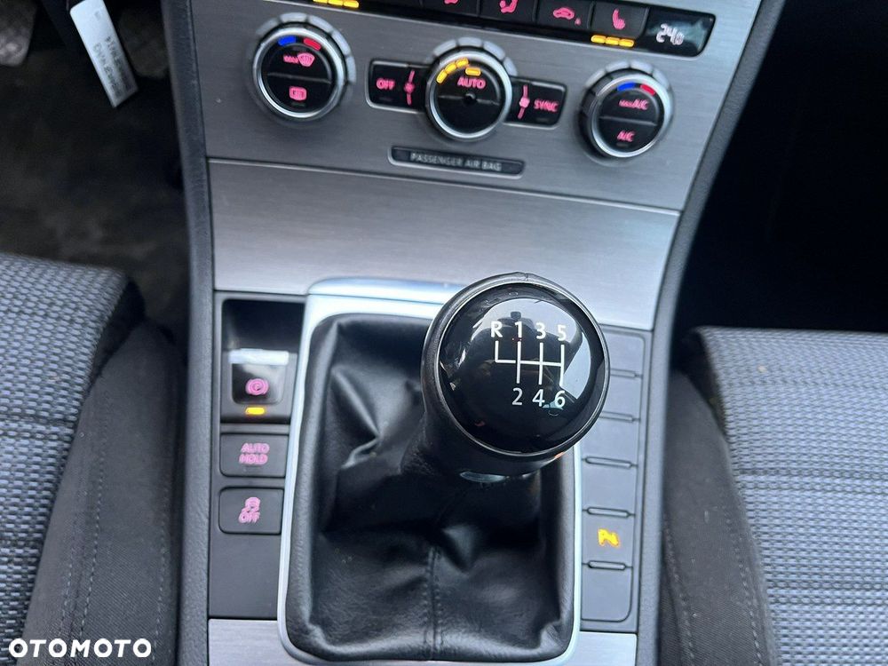 Volkswagen Passat - 18