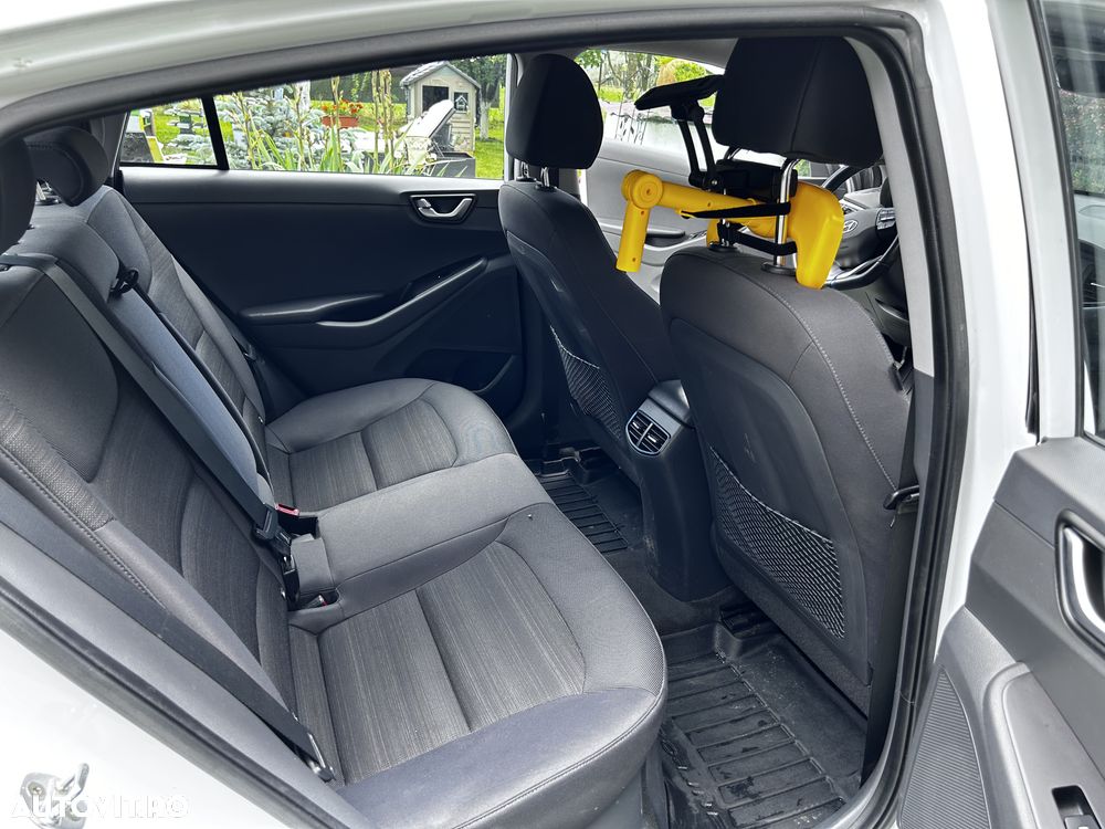 Hyundai IONIQ - 11