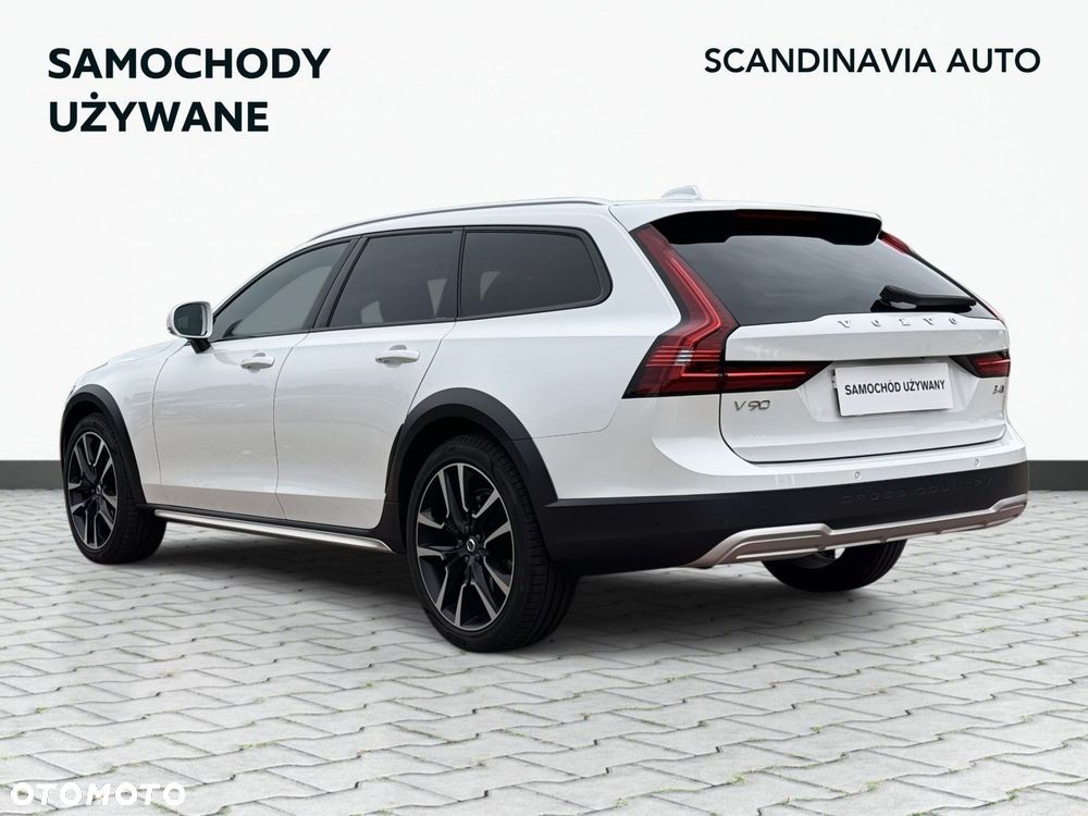 Volvo V90 Cross Country - 8