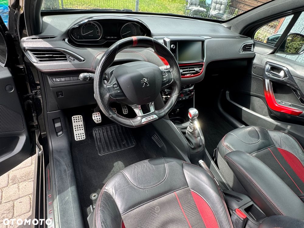 Peugeot 208 - 8