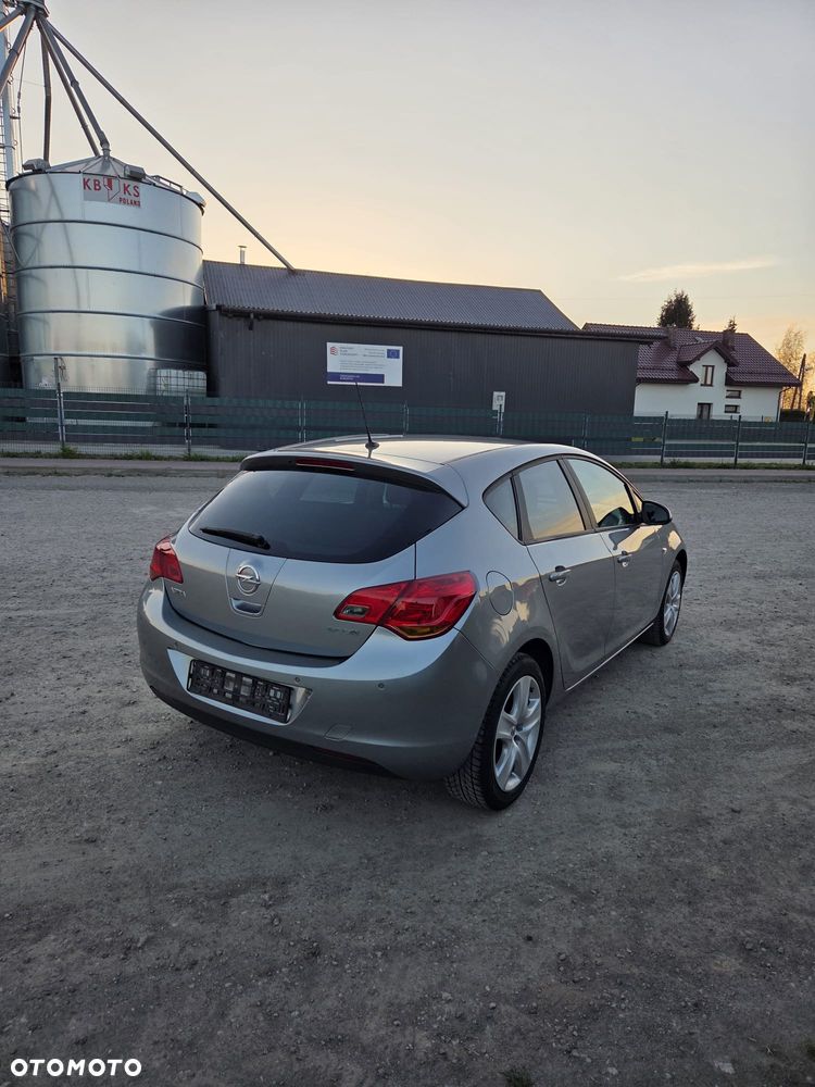 Opel Astra 1.4 ecoFLEX Cosmo - 10
