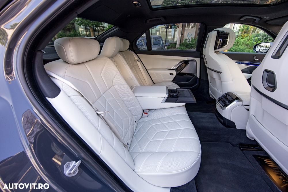 BMW Seria 7 750e xDrive AT PHEV - 33