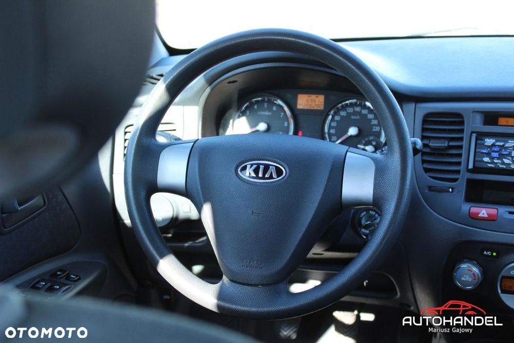 Kia Rio - 10