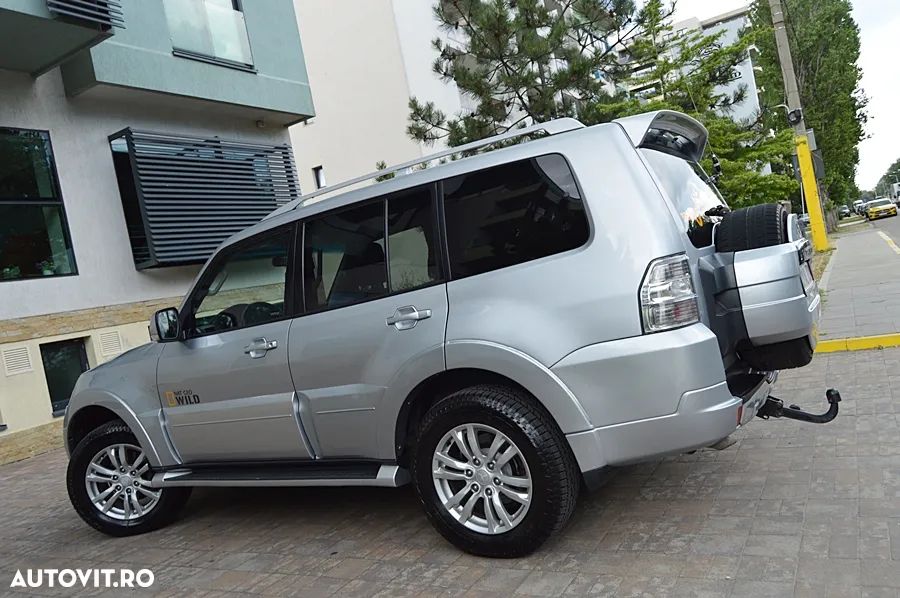 Mitsubishi Pajero - 26