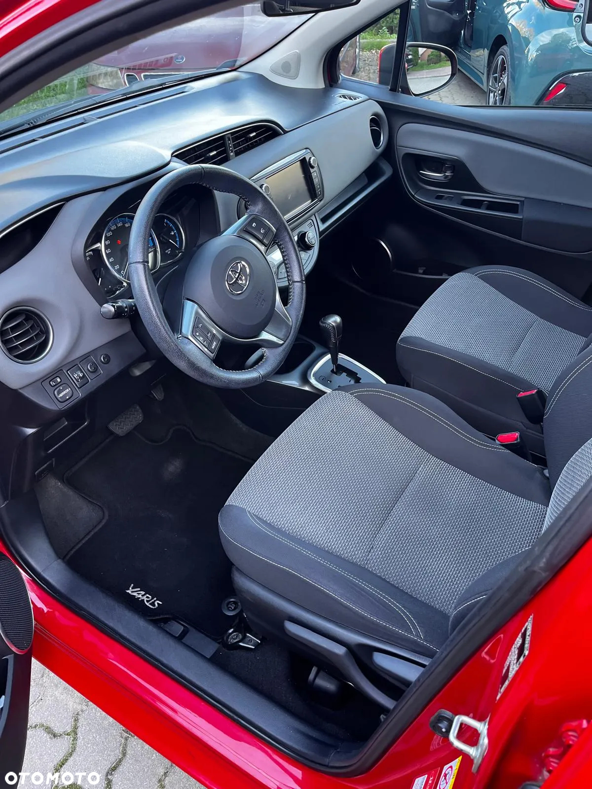 Toyota Yaris Hybrid 100 Premium - 2