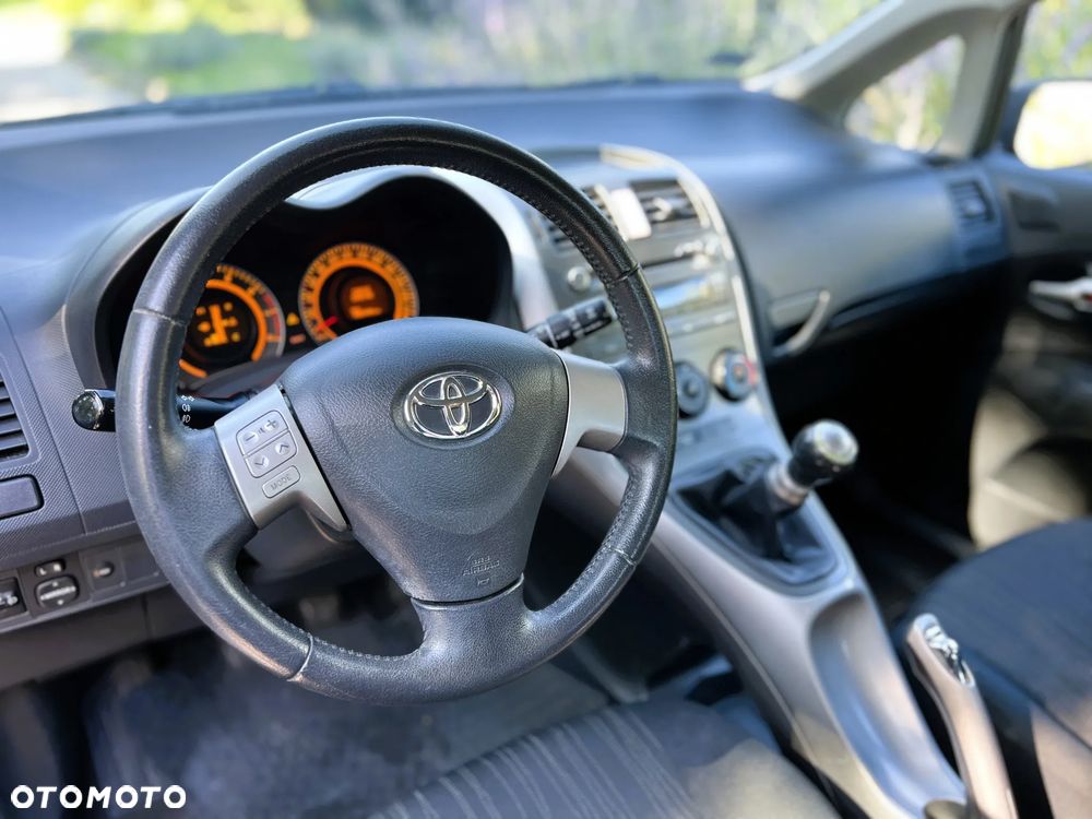 Toyota Auris - 16