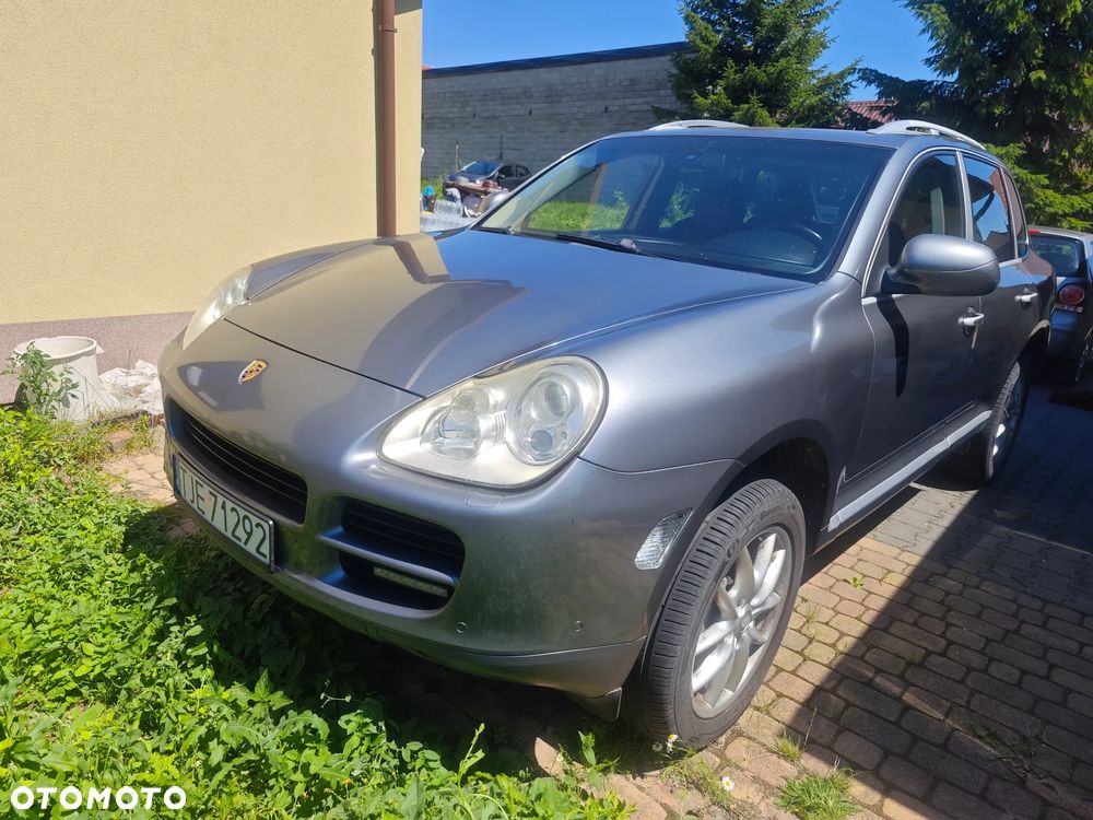 Porsche Cayenne - 1