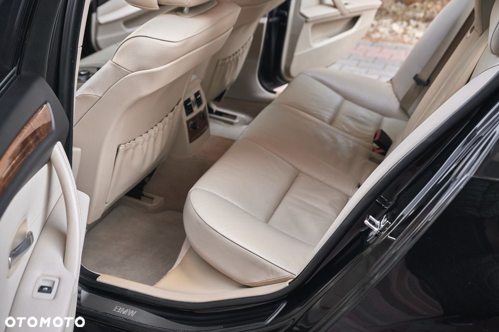 BMW Seria 5 535i xDrive Sport-Aut Modern Line - 25