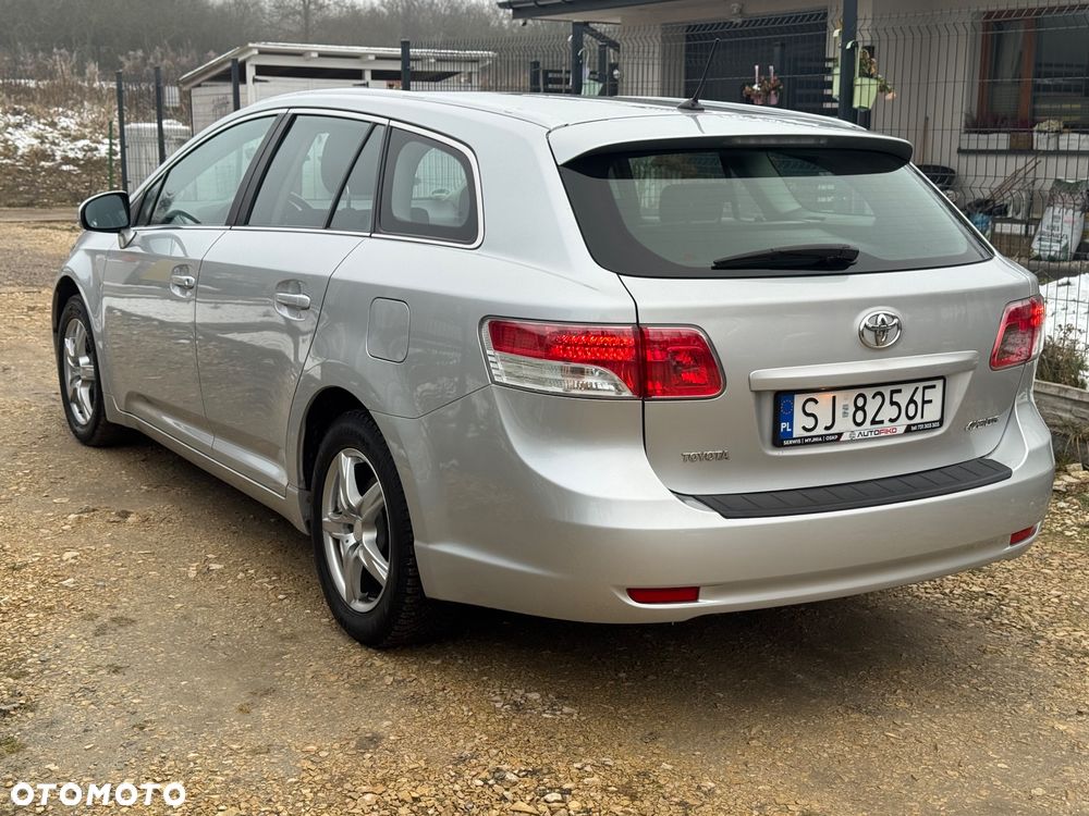 Toyota Avensis 1.6 Comfort - 9
