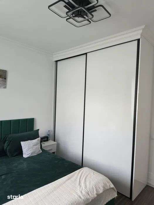 Apartament cu 3 camere, 71 mp, balcon, zona Teilor — fotografia 3