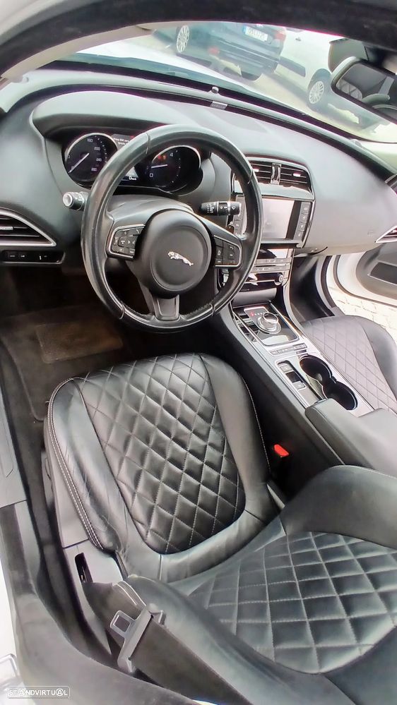 Jaguar XE 2.0 D Prestige Aut. - 11