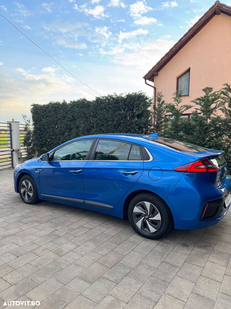 Hyundai IONIQ - 3
