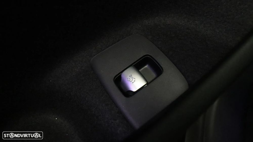 Mercedes-Benz E 220 d Avantgarde - 30