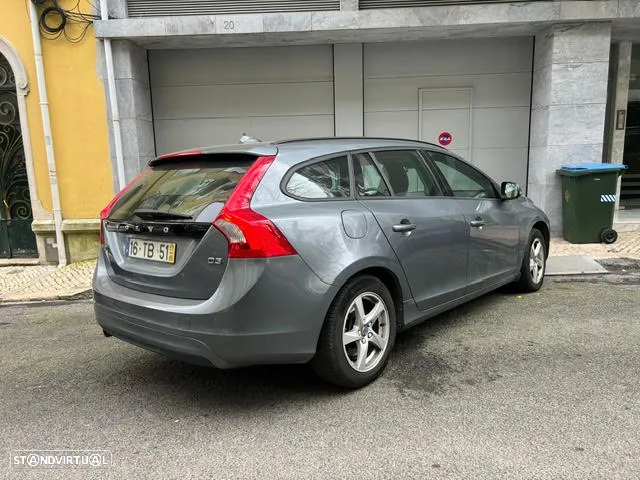 Volvo V60 2.0 D3 Momentum Geartronic - 2