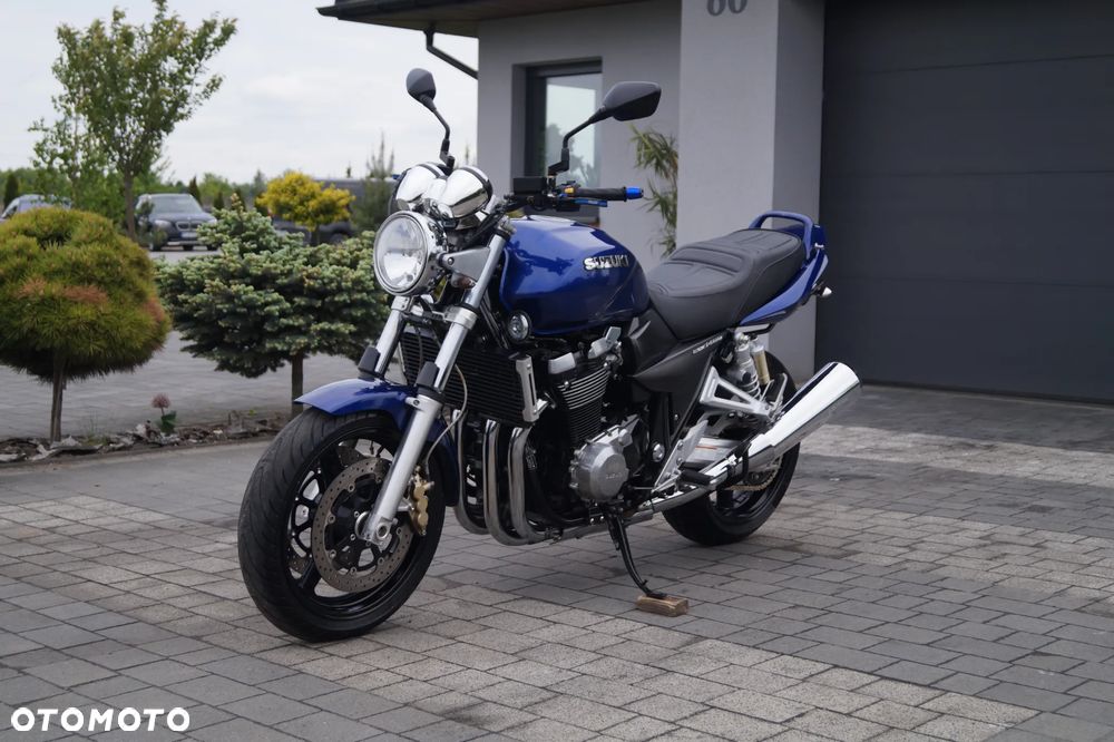 Suzuki GSX - 2