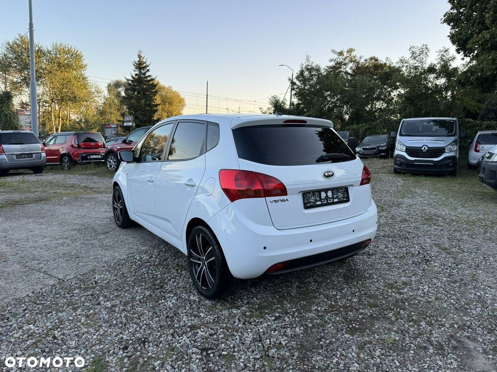 Kia Venga - 35