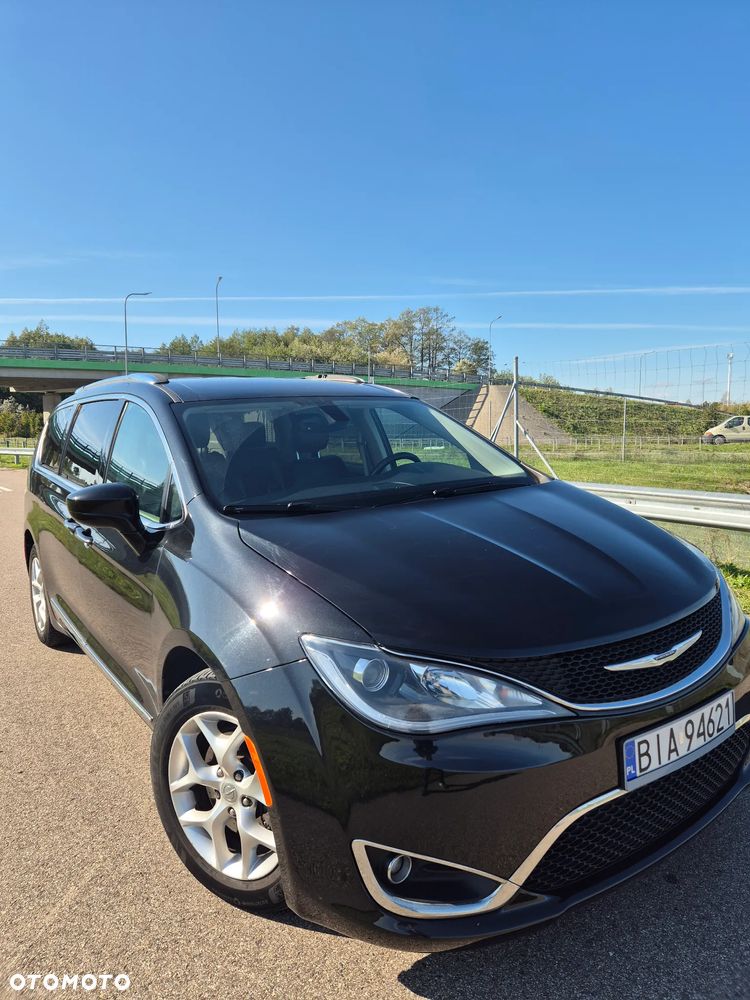 Chrysler Pacifica - 6