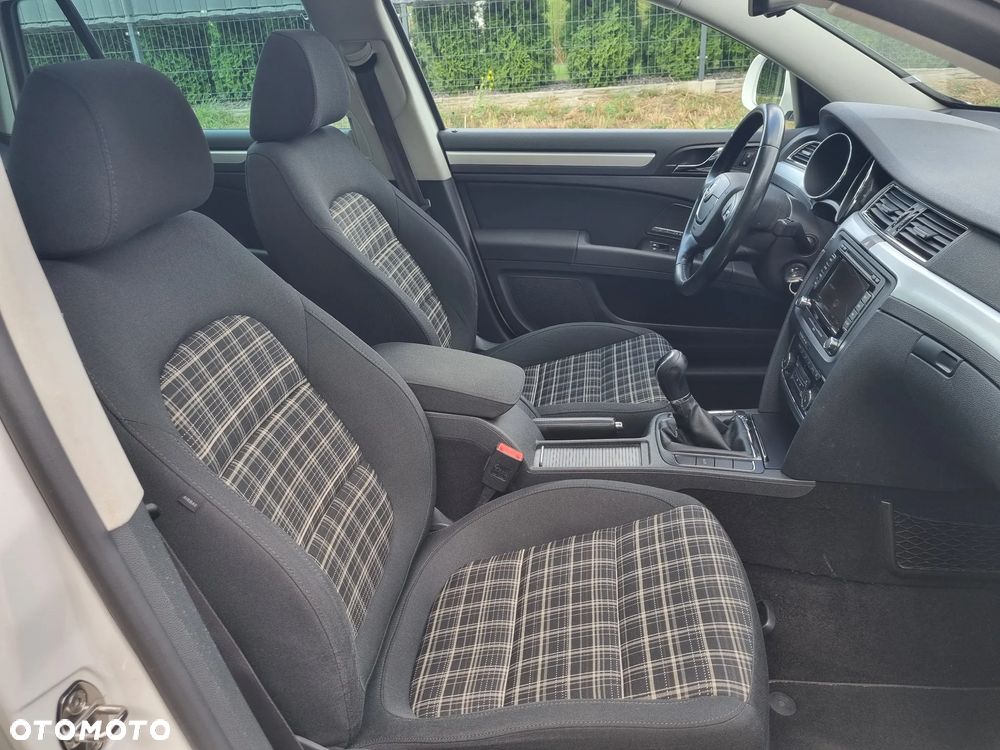 Skoda Superb 2.0 TDI Elegance - 14