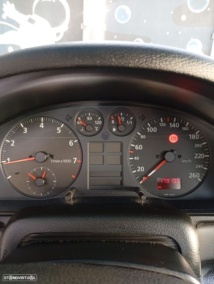 Audi A4 1.6 Confort - 9