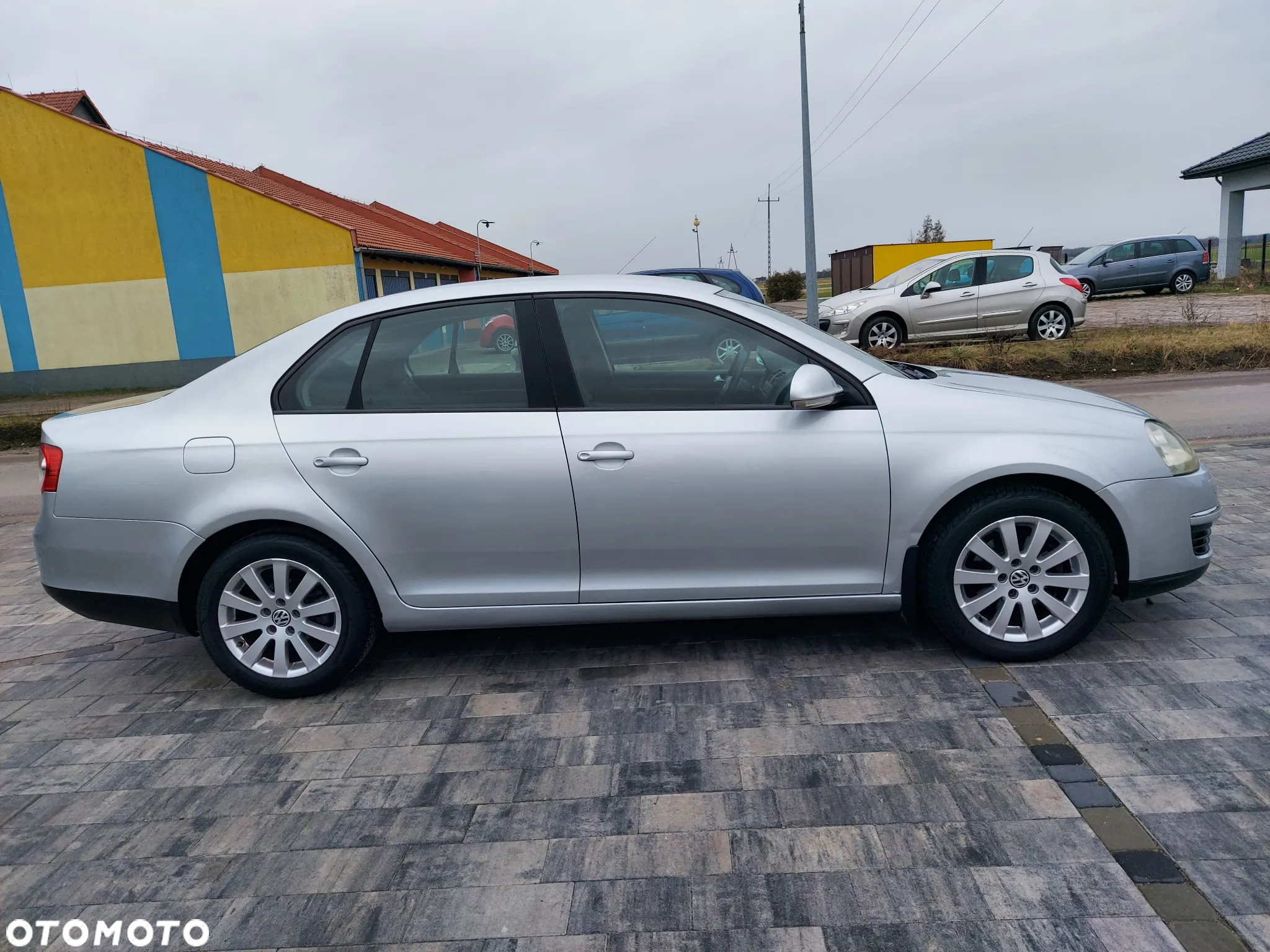 Volkswagen Jetta 1.6 Comfortline - 11