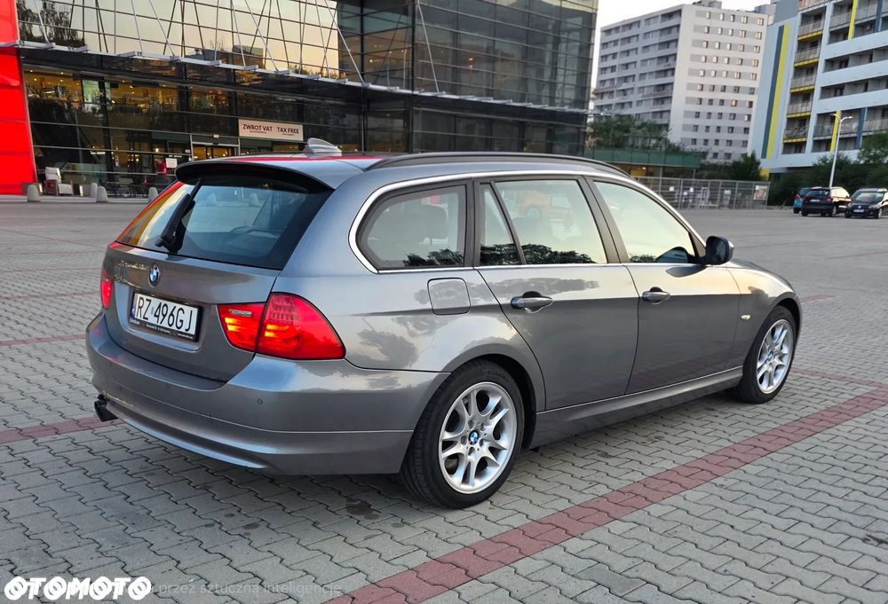 BMW Seria 3 330d xDrive - 9
