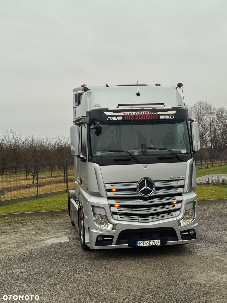 Mercedes-Benz Actros - 3