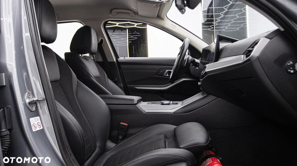BMW Seria 3 318i M Sport sport - 19