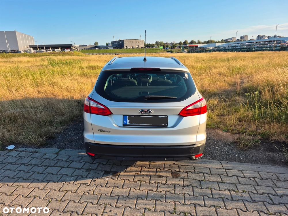 Ford Focus 1.6 Ambiente - 4