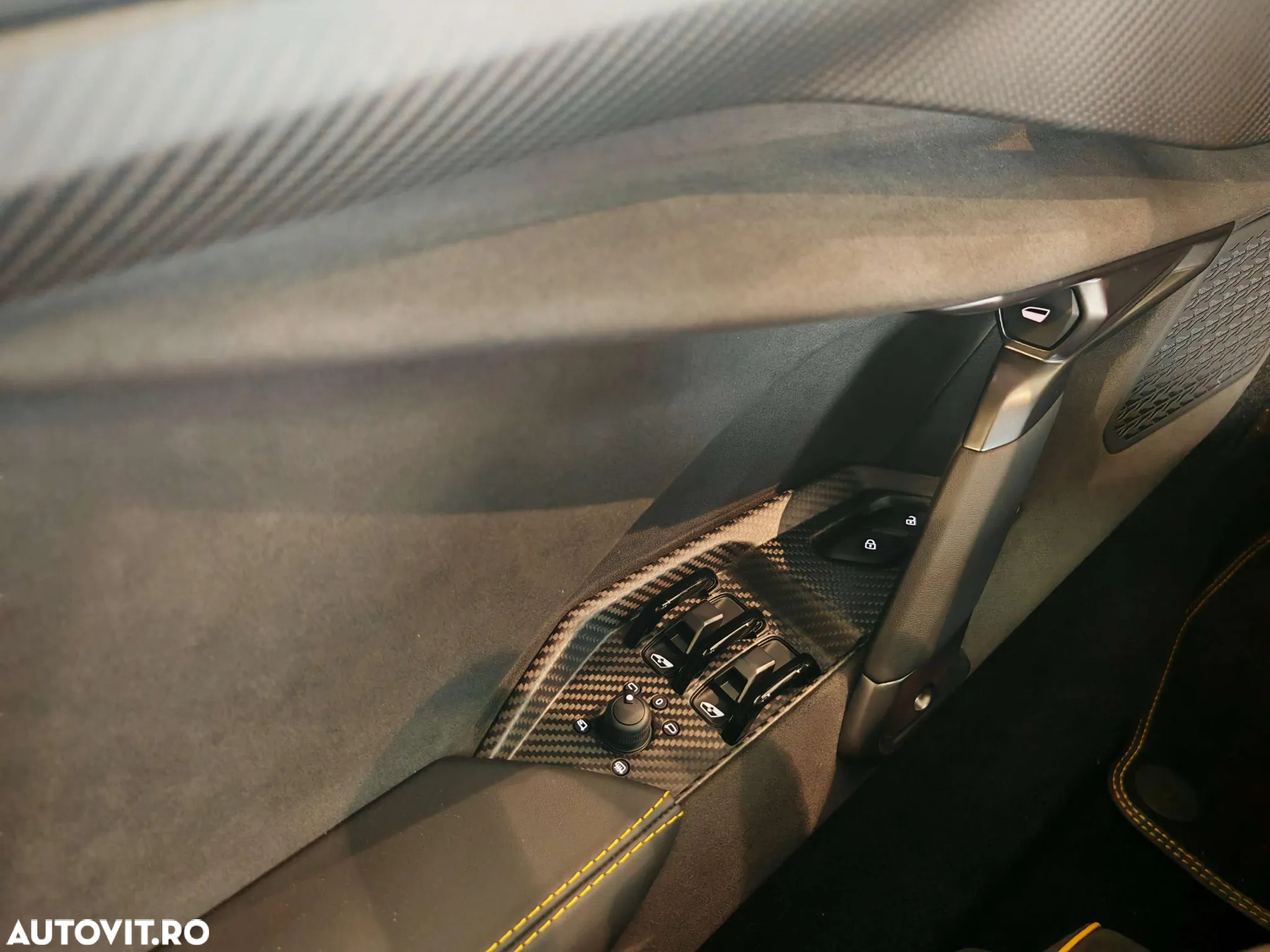 Lamborghini Revuelto - 18
