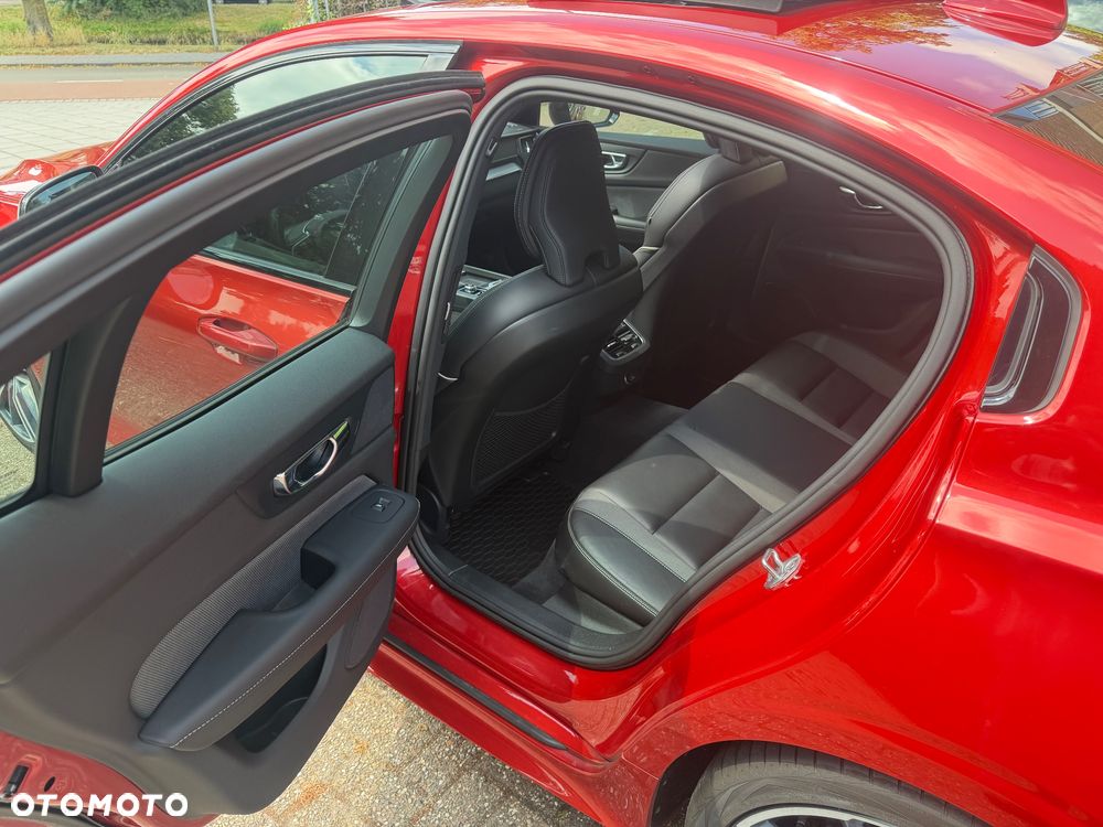 Volvo S60 T5 R-Design First Edition - 6