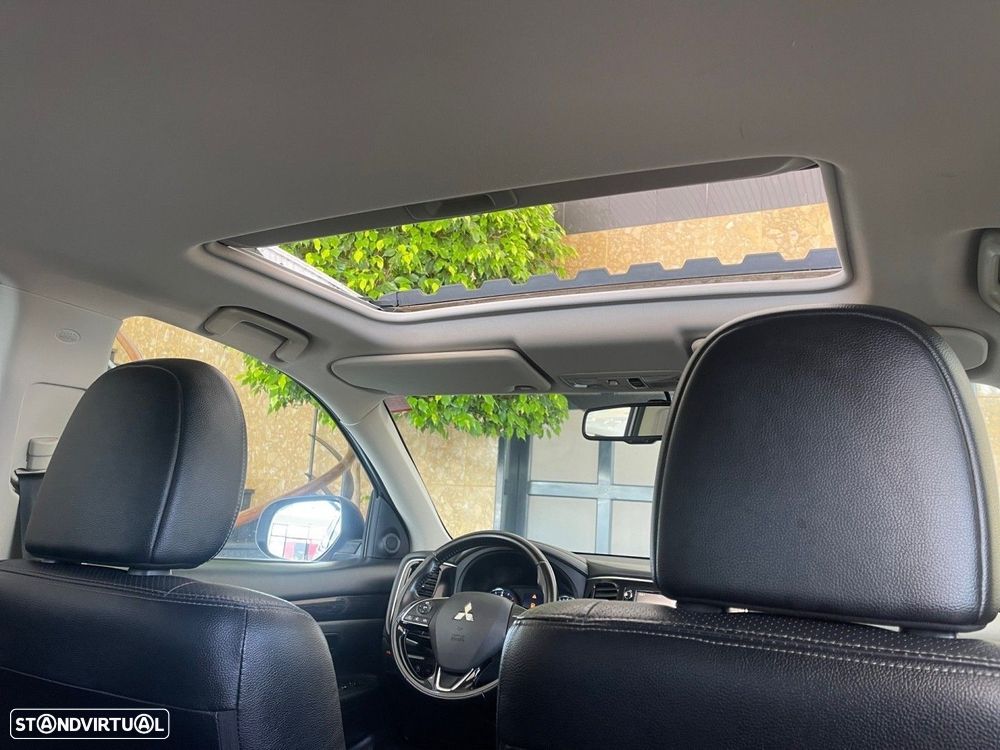 Mitsubishi Outlander 2.2 DI-D Instyle Navi - 10